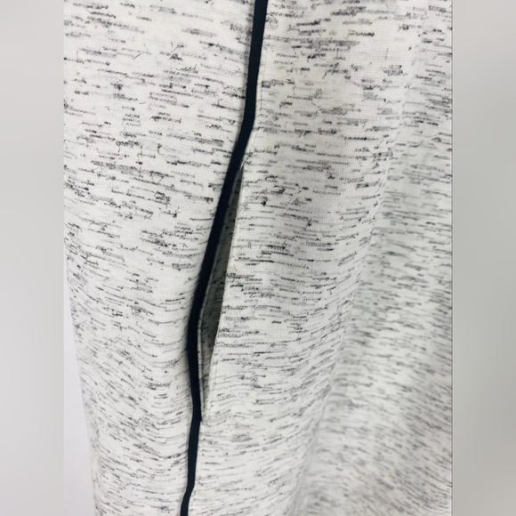 HALOGEN Short Sleeve Pocketed Dress - Picture 4 of 6